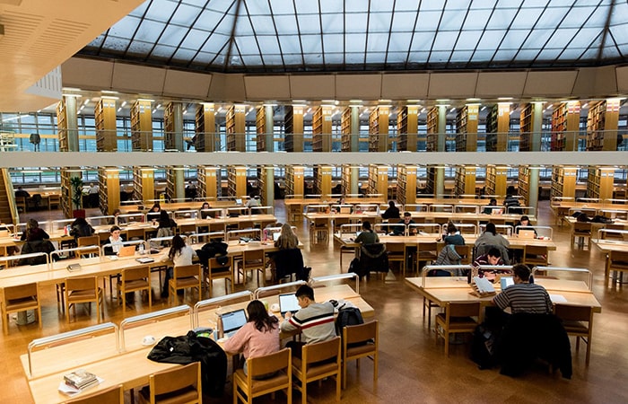 The library and computer lab at the university of Cambridge