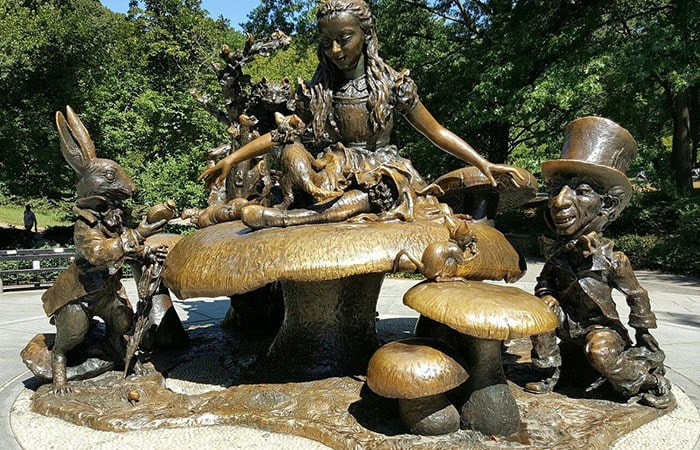 Alice in Wonderland statue in Central Park