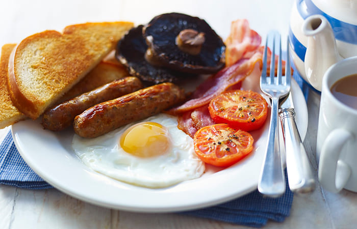 what are the key ingredients of an english breakfast