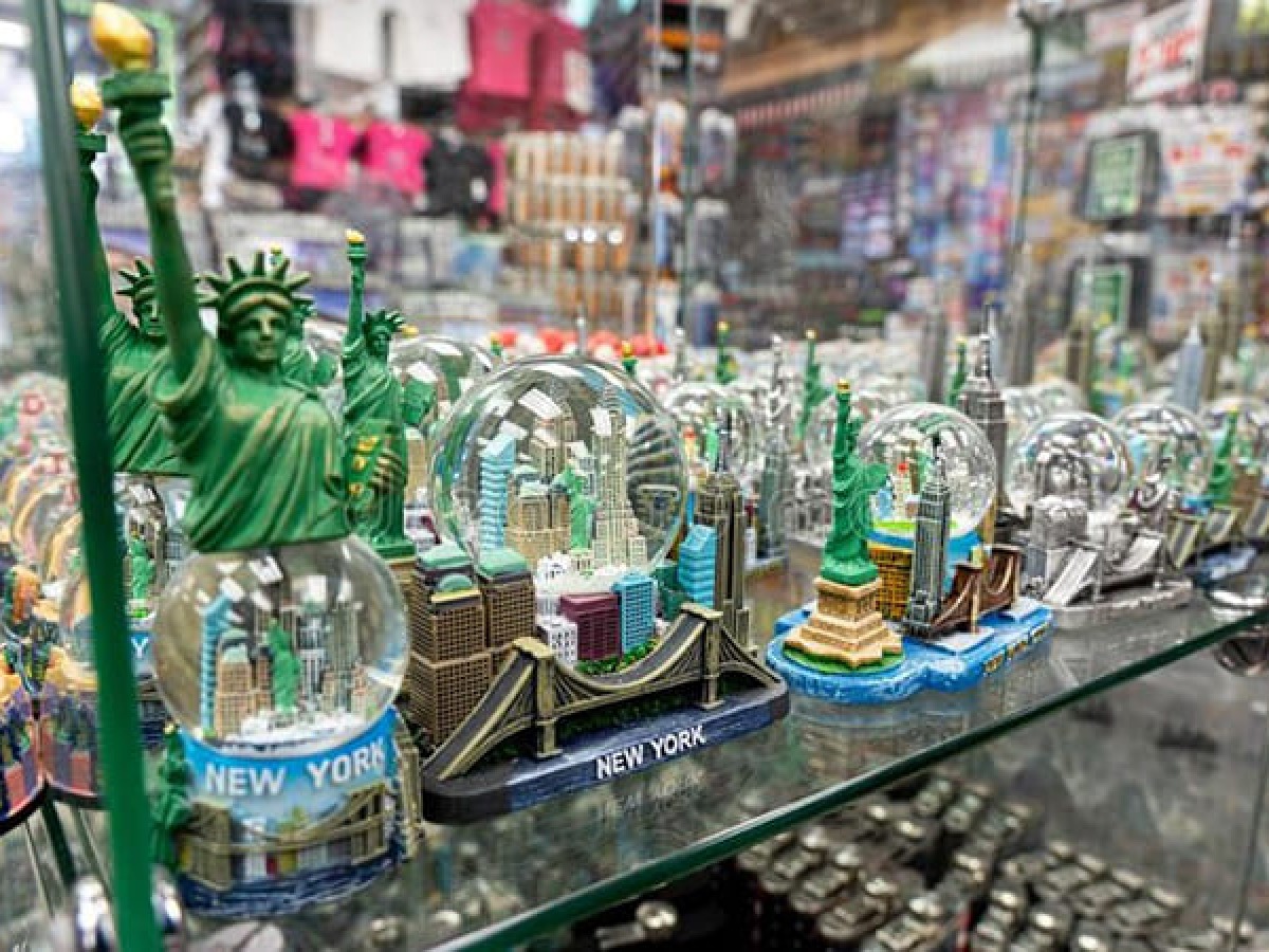 souvenirs-1200x900.jpg