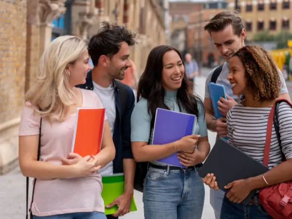 friends on their study abroad experience