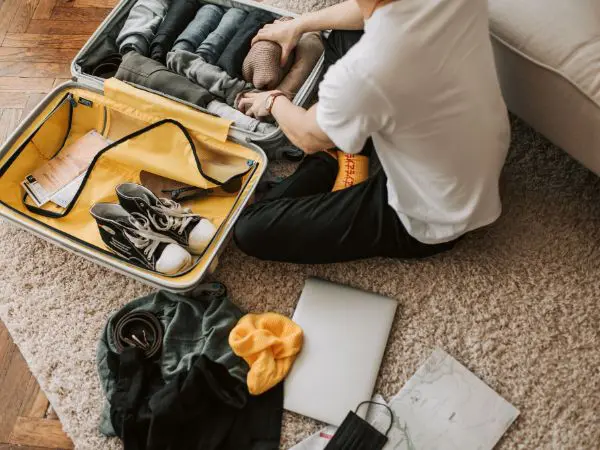 making a packing list for study abroad holiday