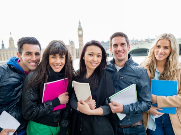 study abroad with friends