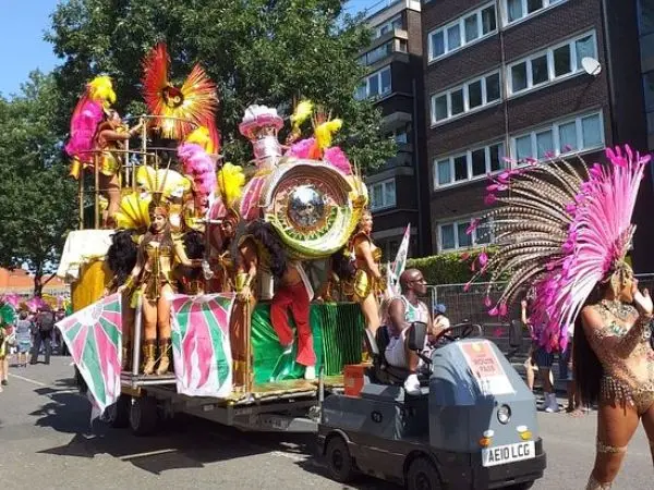 parade floats at notting hill carnival