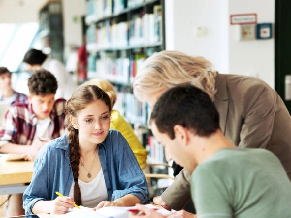 what happens on a study abroad holiday