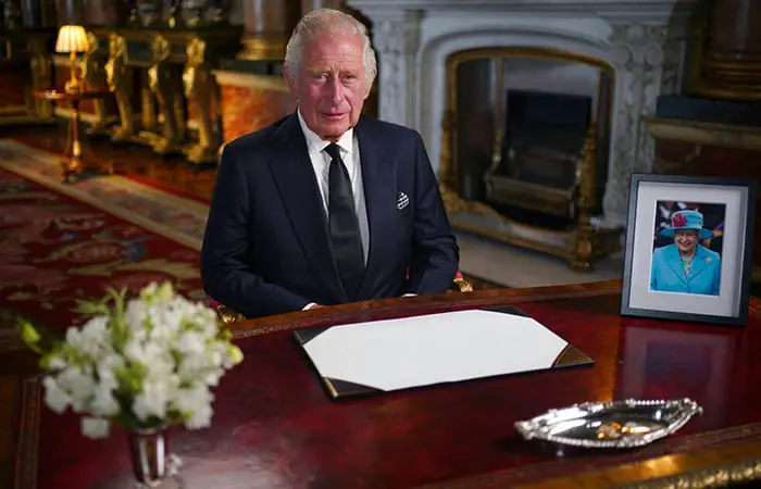 what is expected of the royal family today?