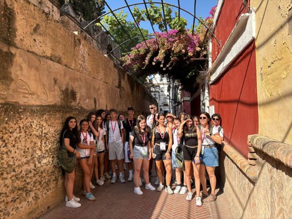 Study holidays abroad with language courses and supervised group travel experiences for students Students pose with friends on an excursion