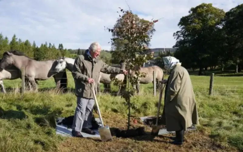 charles III and Queen elizabeth II in balmoral
