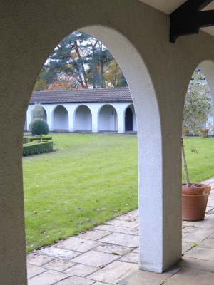 Downe House porticato