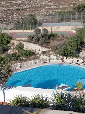 vacanze-studio-gruppo-malta-salina-bay-lastrolabio-23-600x400
